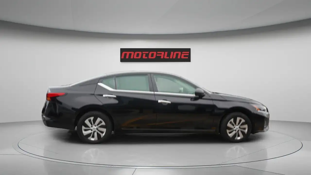 Nissan Altima снимка Nissan Altima