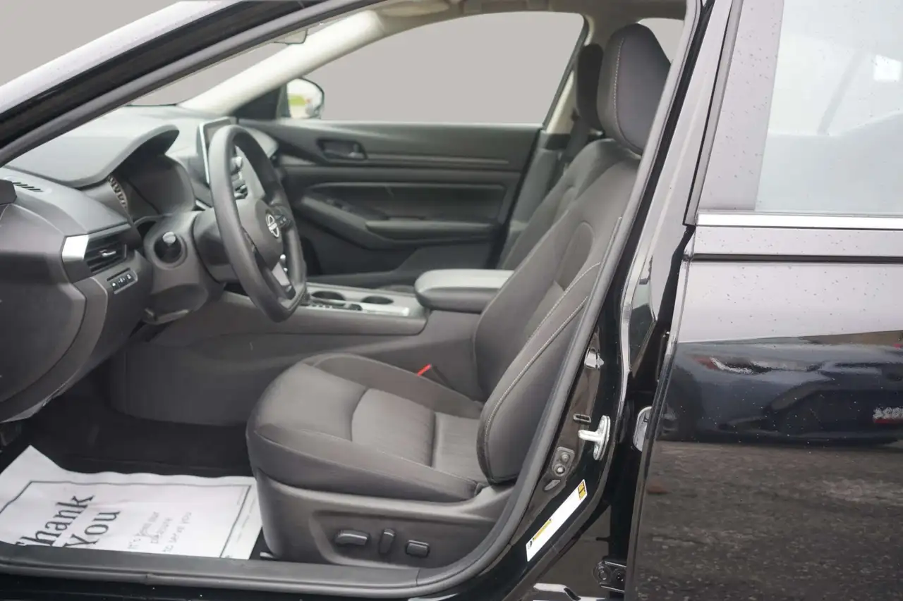 Nissan Altima снимка Nissan Altima