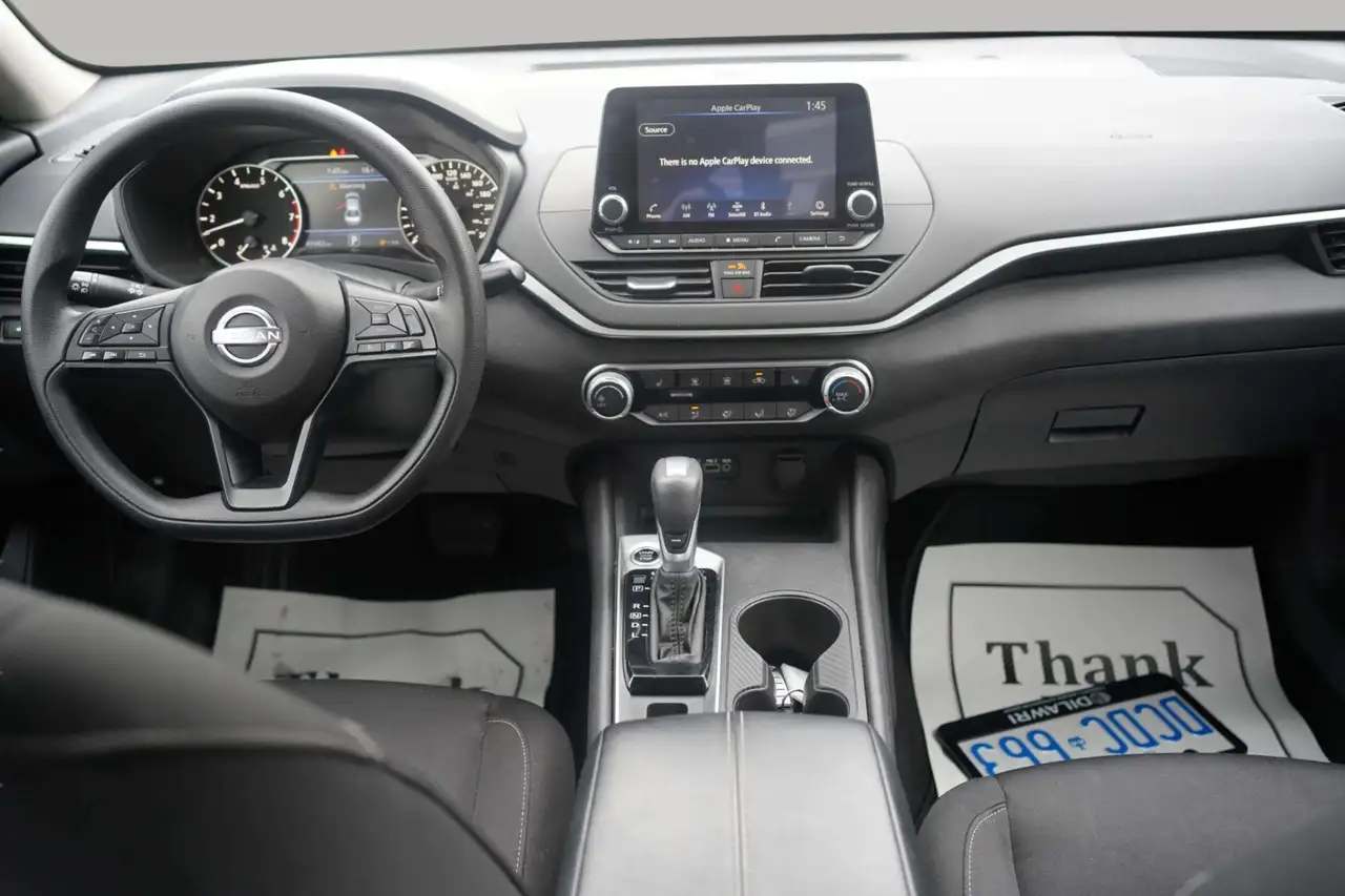 Nissan Altima снимка Nissan Altima