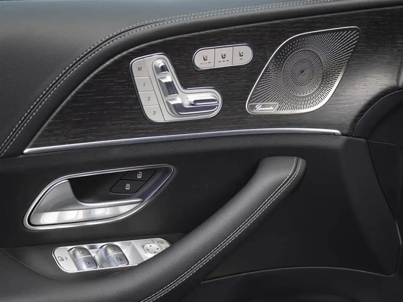 Mercedes-Benz GLE снимка Mercedes-Benz GLE