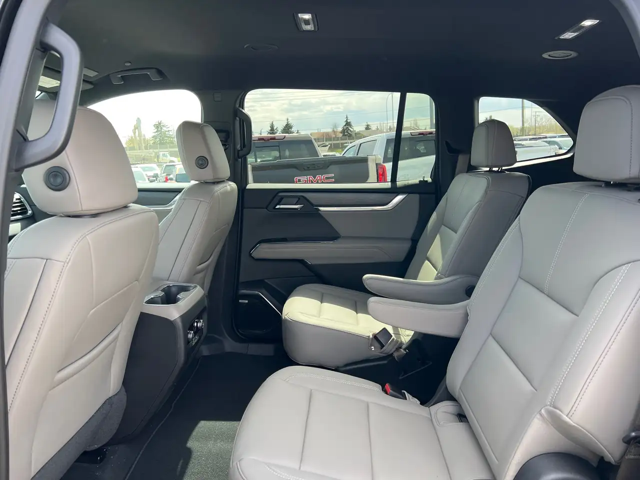 GMC Acadia снимка GMC Acadia