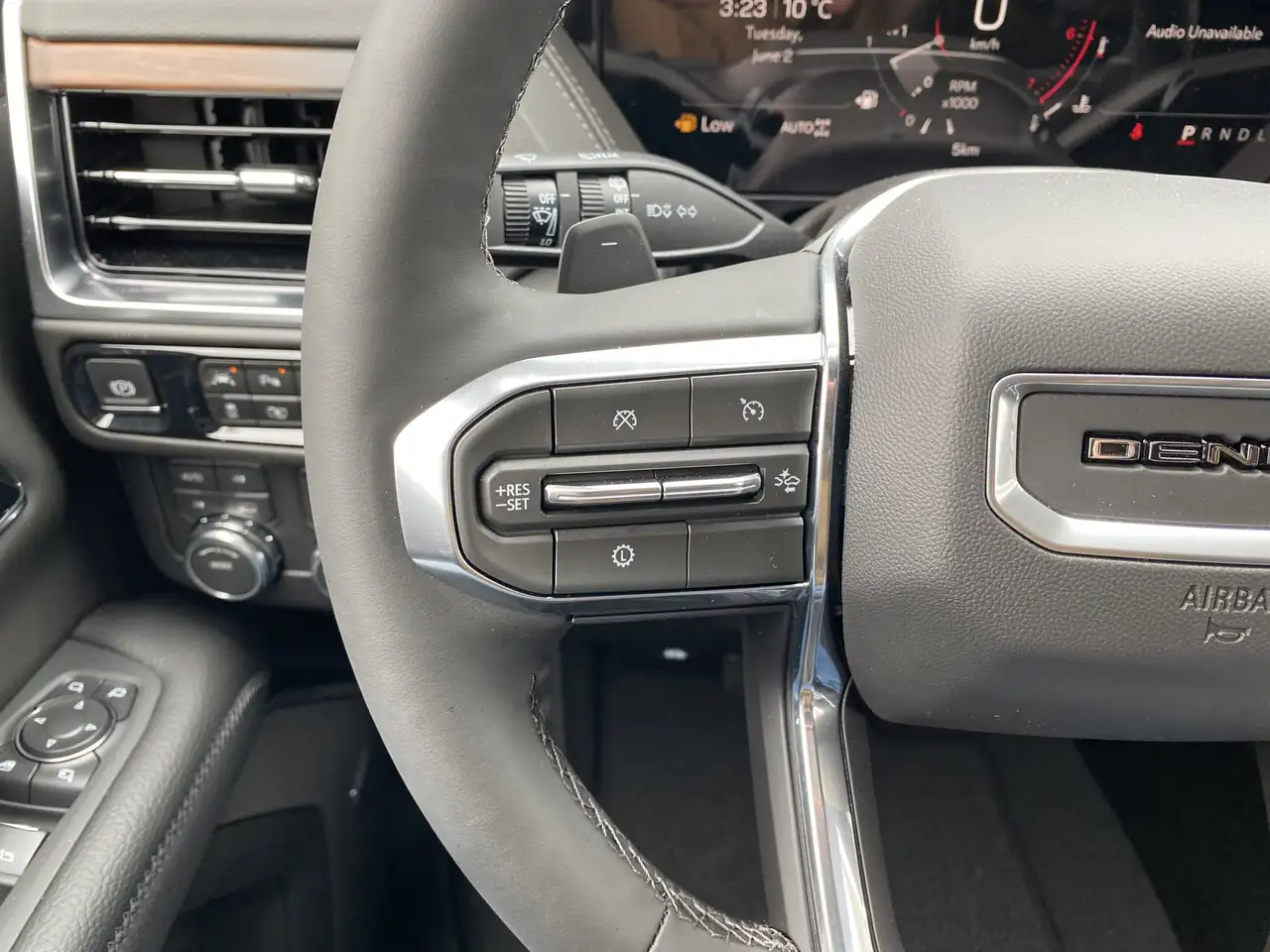 GMC Yukon снимка GMC Yukon