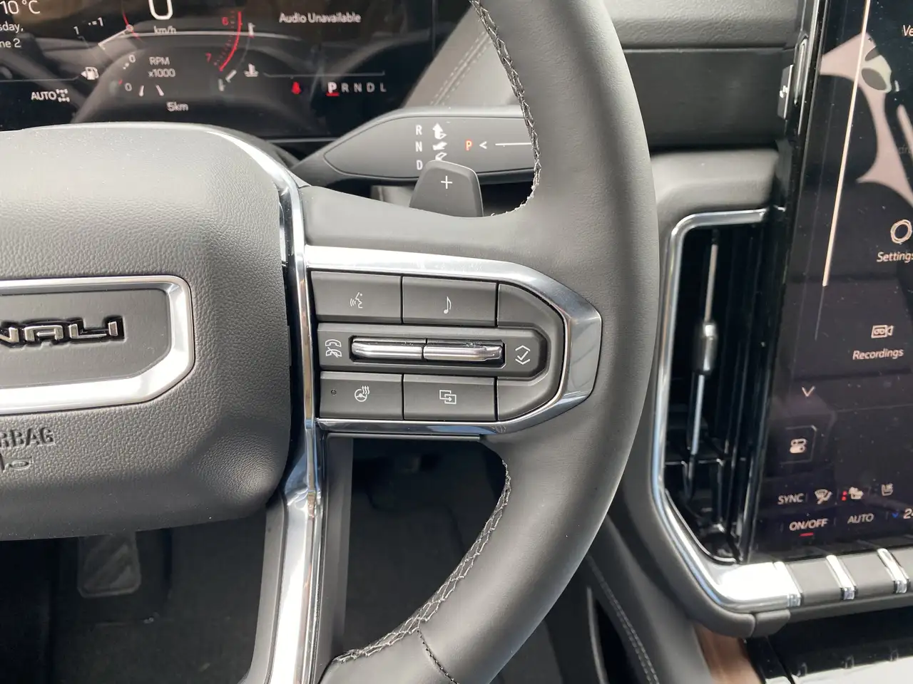 GMC Yukon снимка GMC Yukon