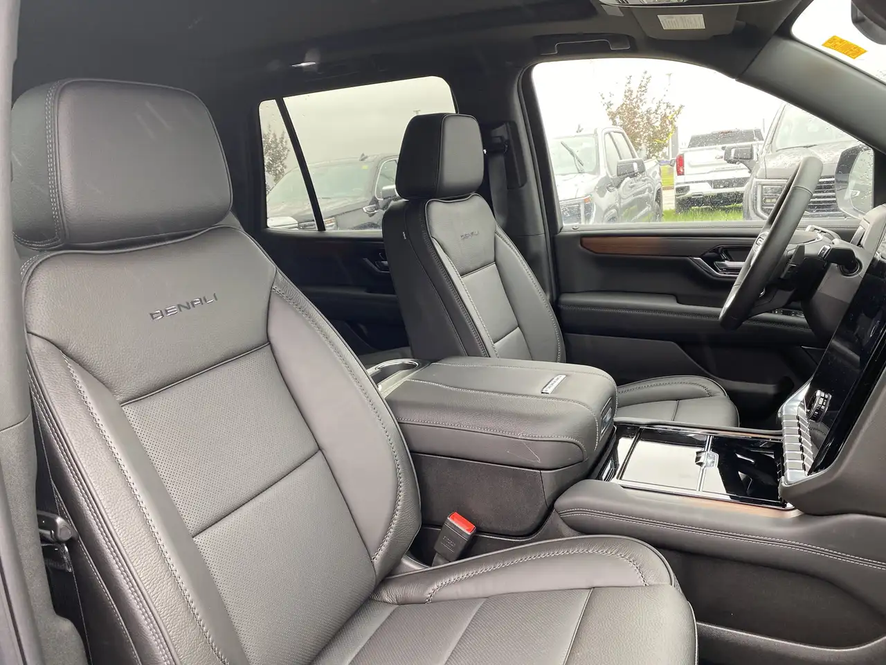 GMC Yukon снимка GMC Yukon