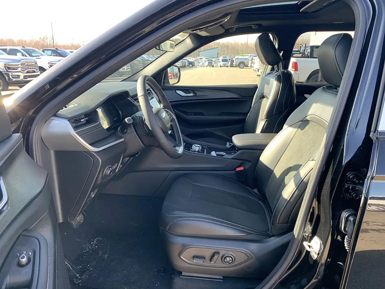 Jeep Grand Cherokee снимка Jeep Grand Cherokee