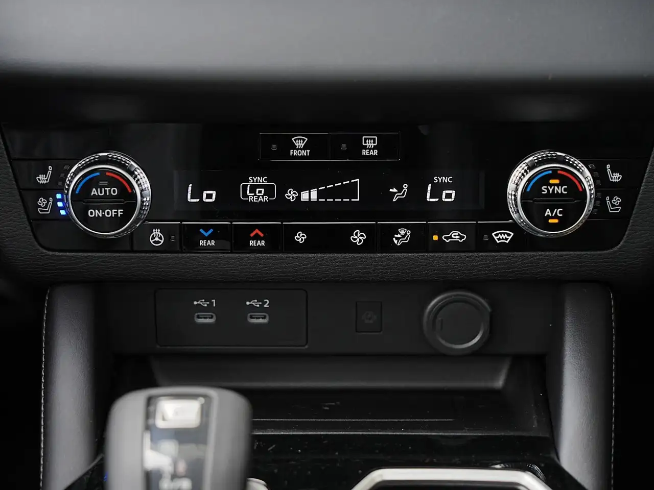 Mitsubishi Outlander photo Mitsubishi Outlander