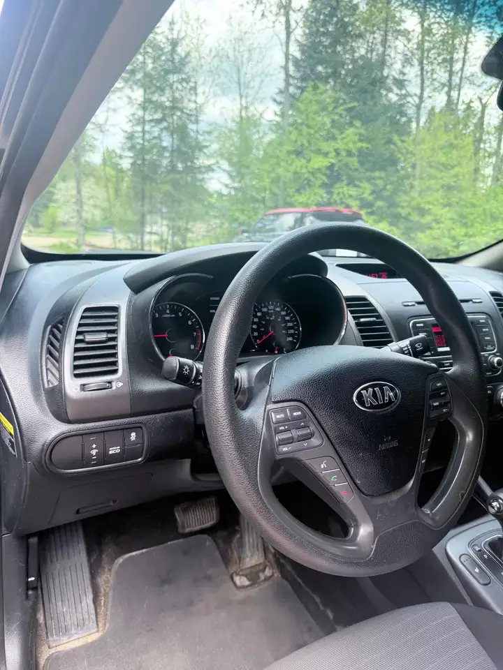 Kia Forte снимка Kia Forte