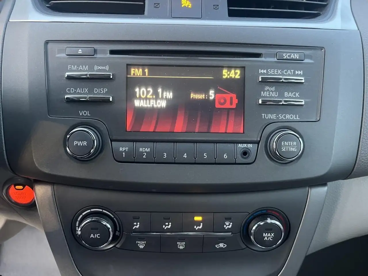 Nissan Sentra снимка Nissan Sentra