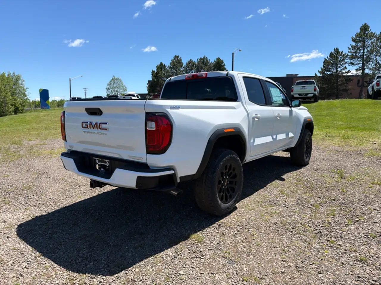 GMC Canyon photo GMC Canyon