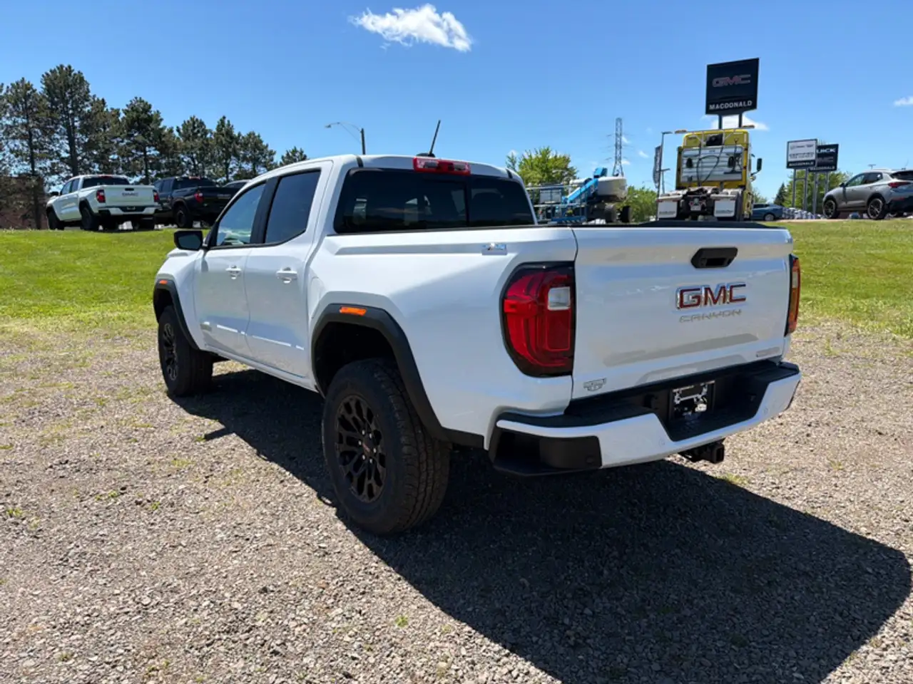 GMC Canyon photo GMC Canyon