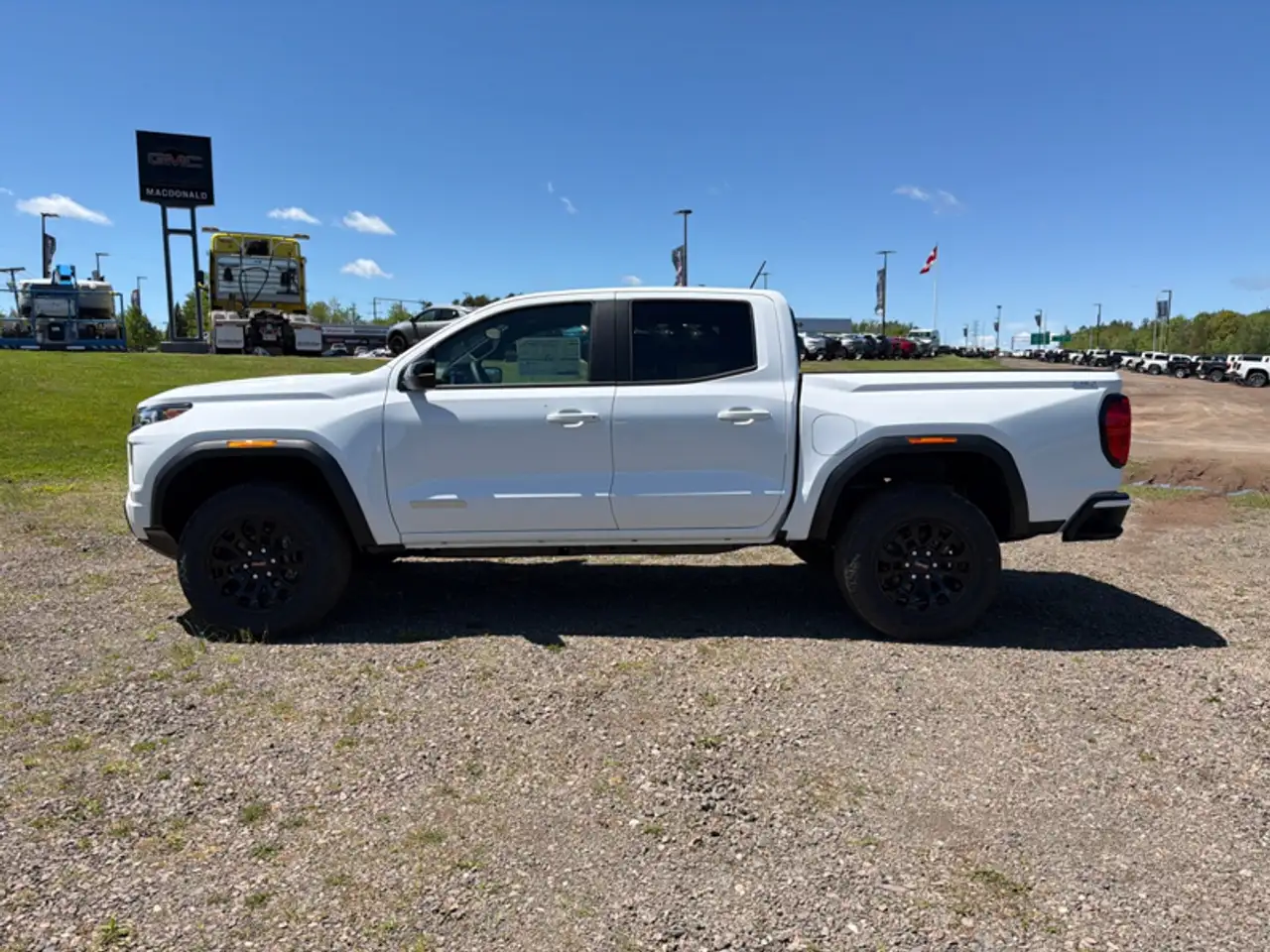 GMC Canyon photo GMC Canyon