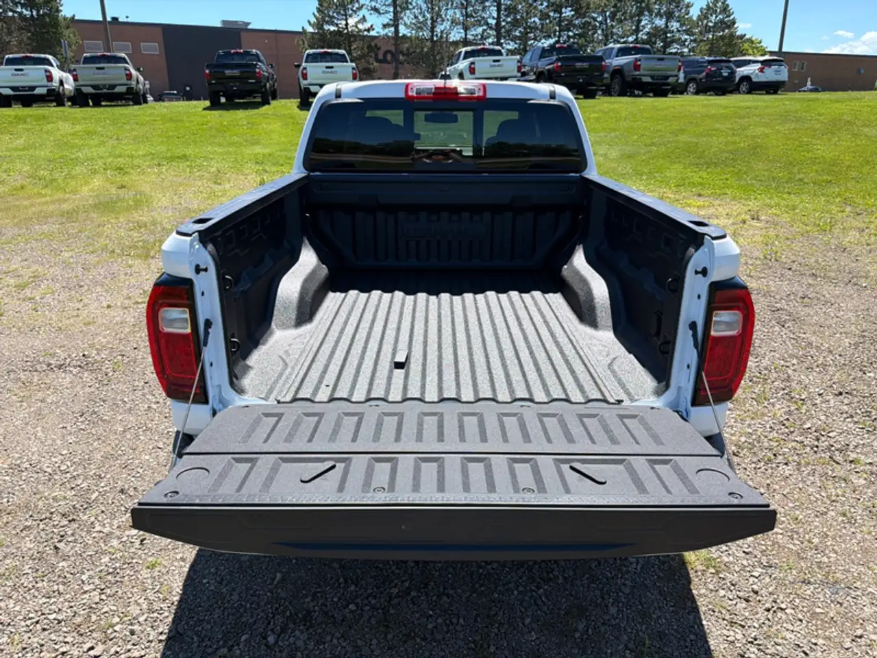 GMC Canyon photo GMC Canyon