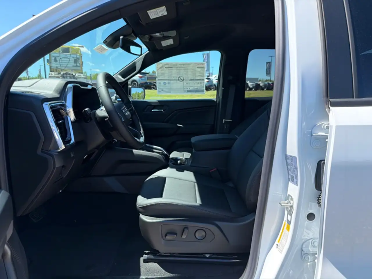 GMC Canyon photo GMC Canyon
