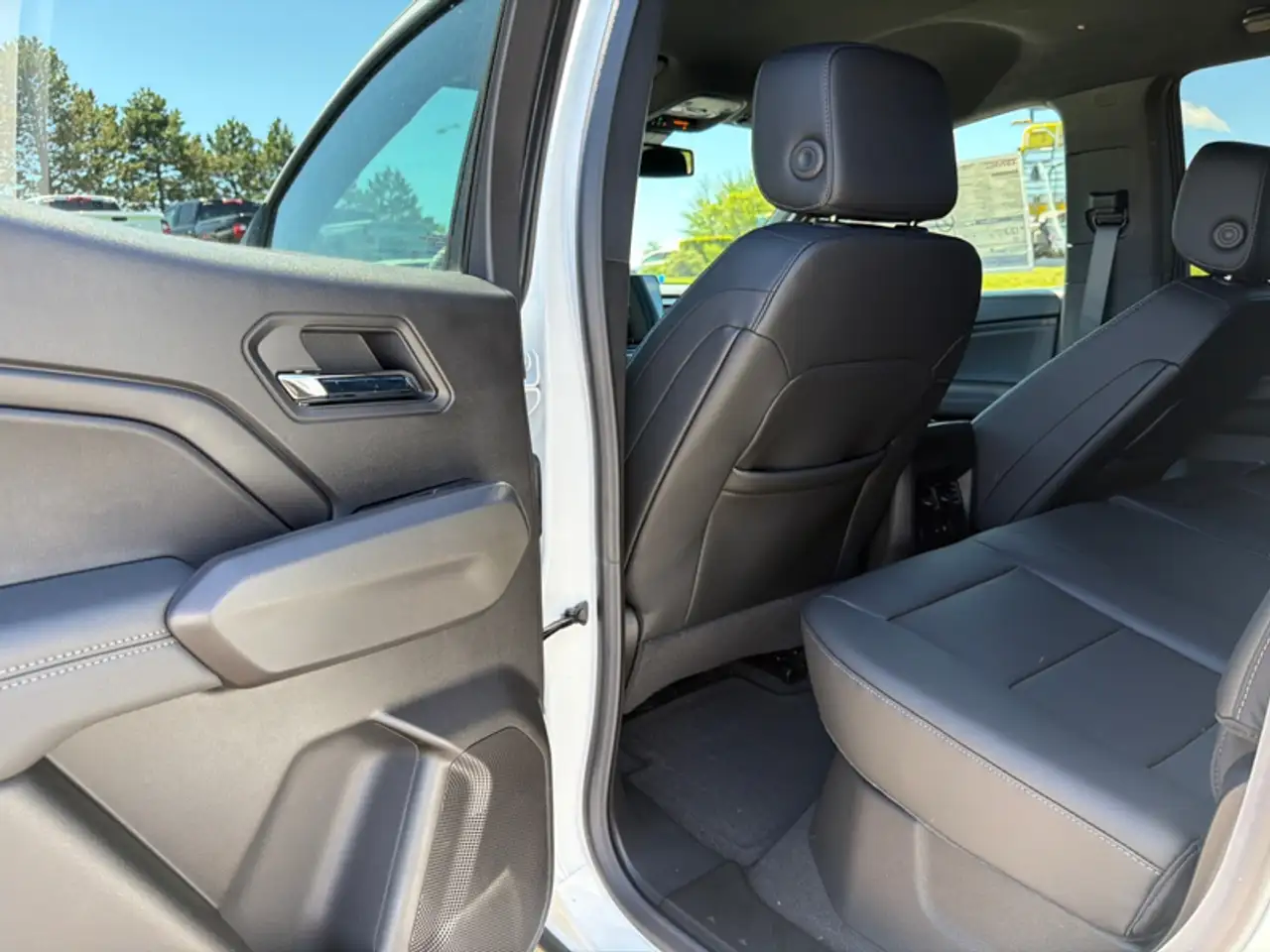 GMC Canyon photo GMC Canyon