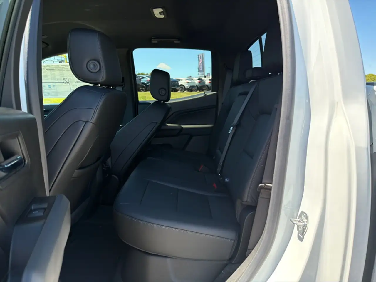 GMC Canyon photo GMC Canyon