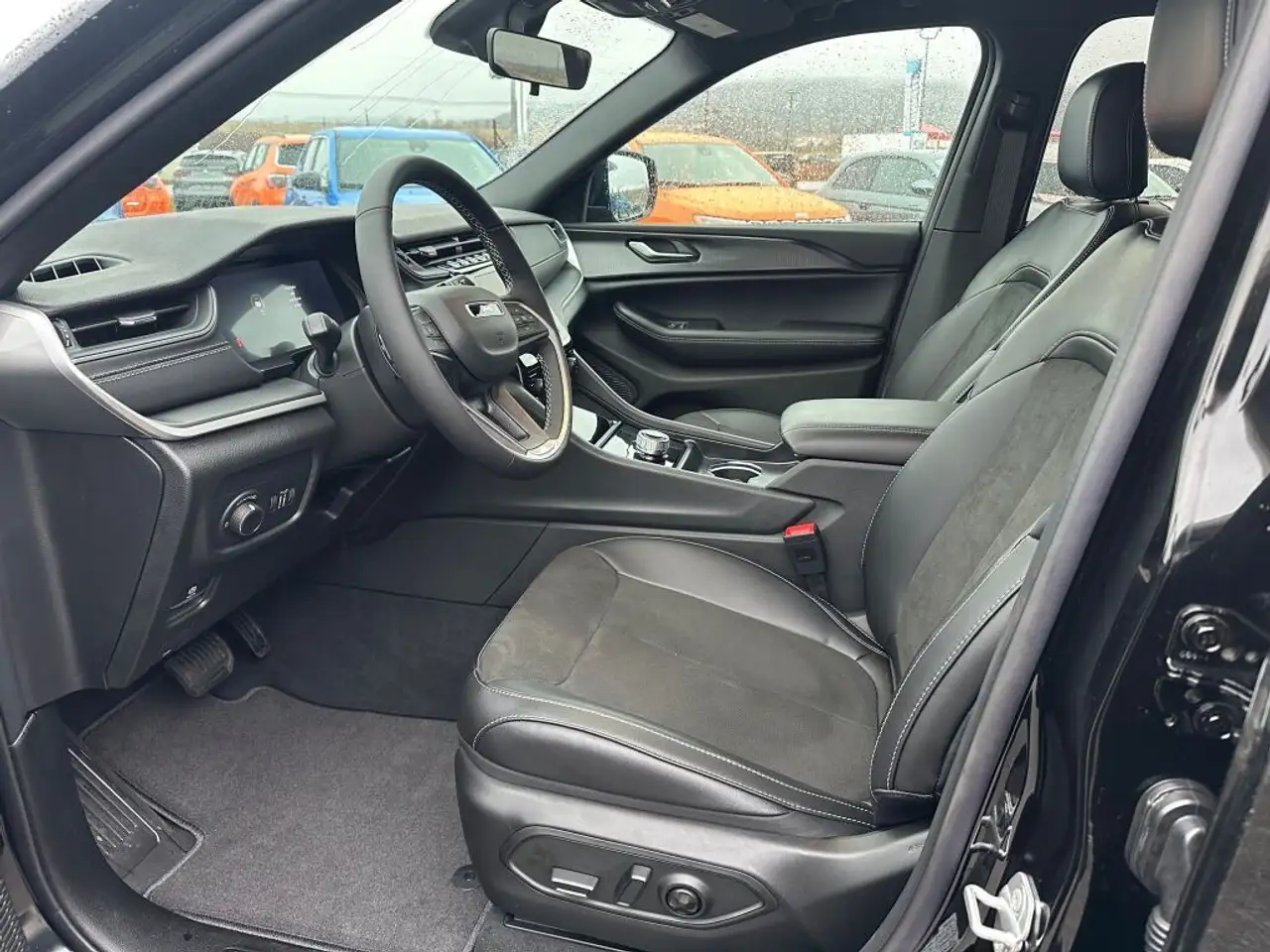 Jeep Grand Cherokee photo Jeep Grand Cherokee