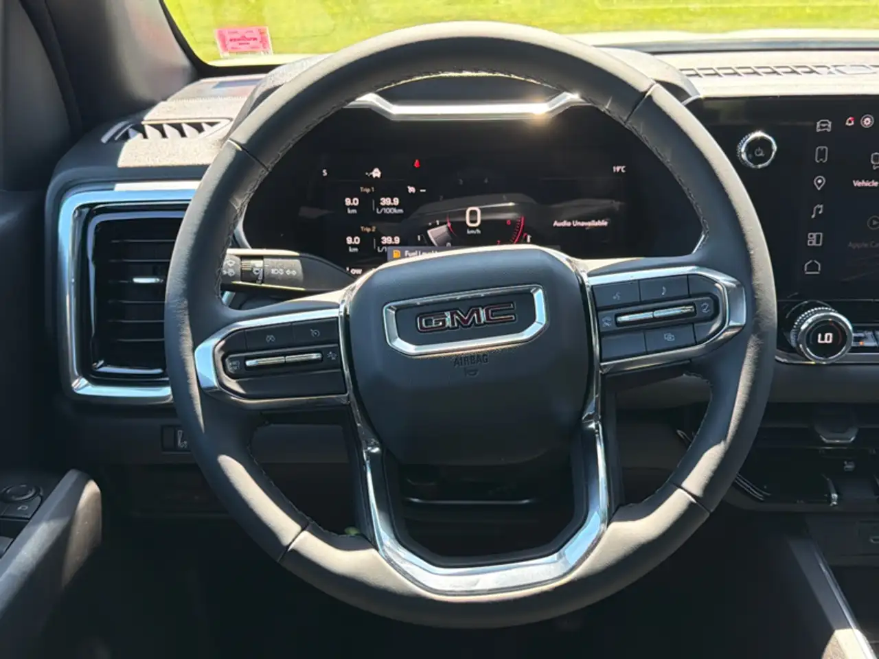 GMC Canyon photo GMC Canyon