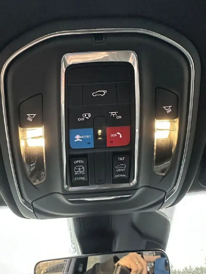 Jeep Grand Cherokee photo Jeep Grand Cherokee