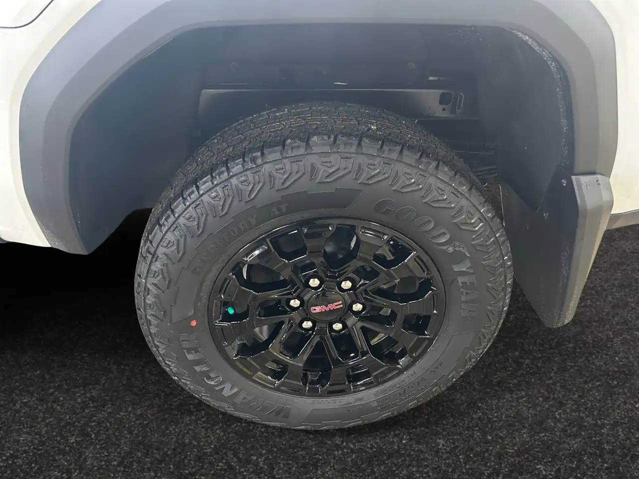 GMC Canyon снимка GMC Canyon