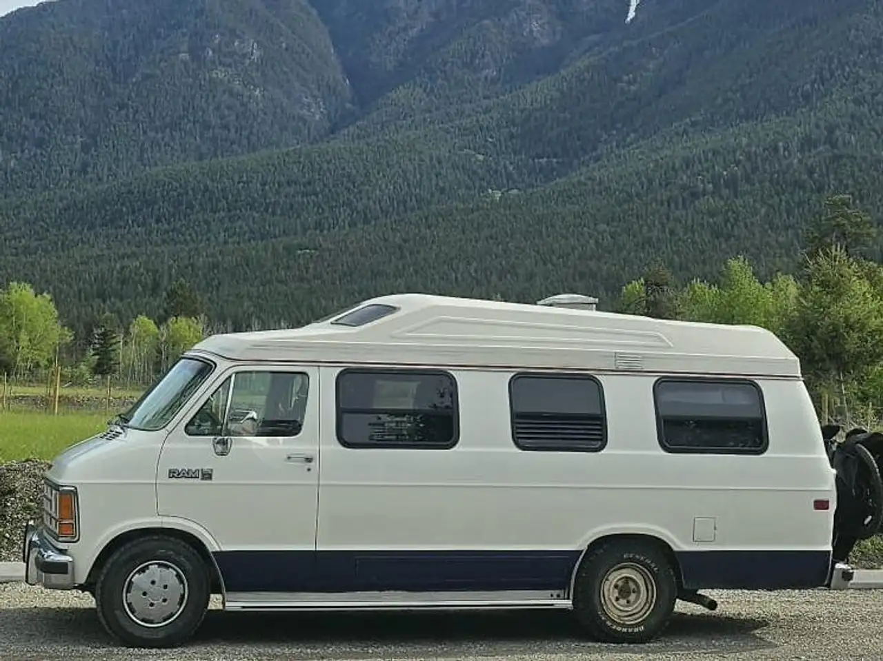 1987 Dodge B Series photo 1987 Dodge B Series