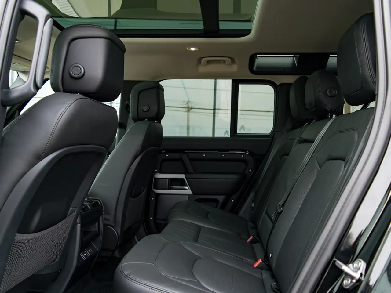 Land Rover Defender photo Land Rover Defender