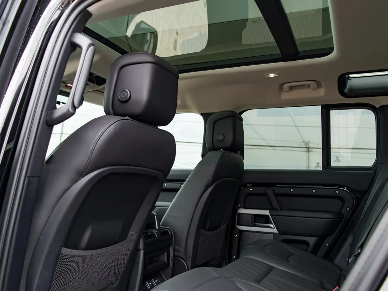 Land Rover Defender photo Land Rover Defender