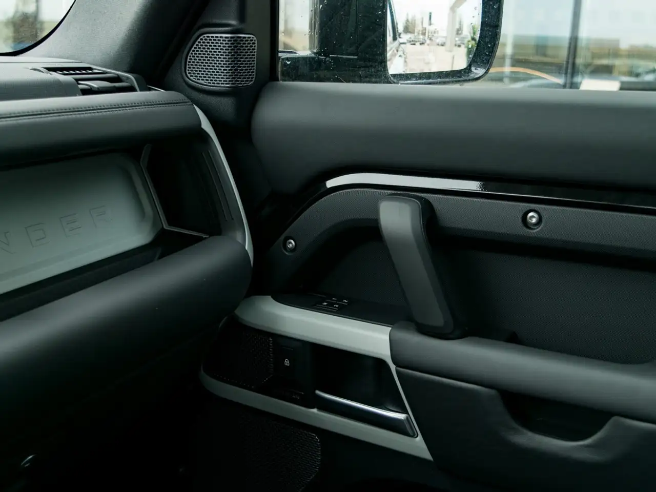 Land Rover Defender photo Land Rover Defender