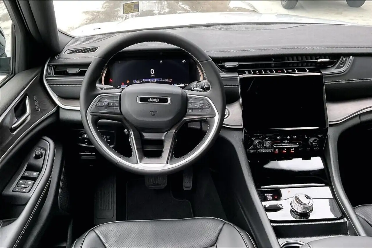 Jeep Grand Cherokee снимка Jeep Grand Cherokee