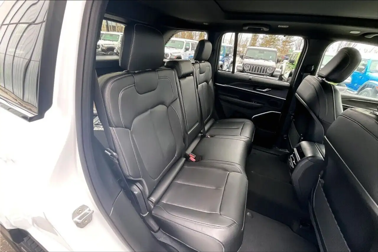 Jeep Grand Cherokee снимка Jeep Grand Cherokee