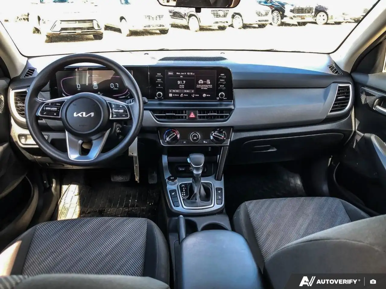 Kia Seltos photo Kia Seltos