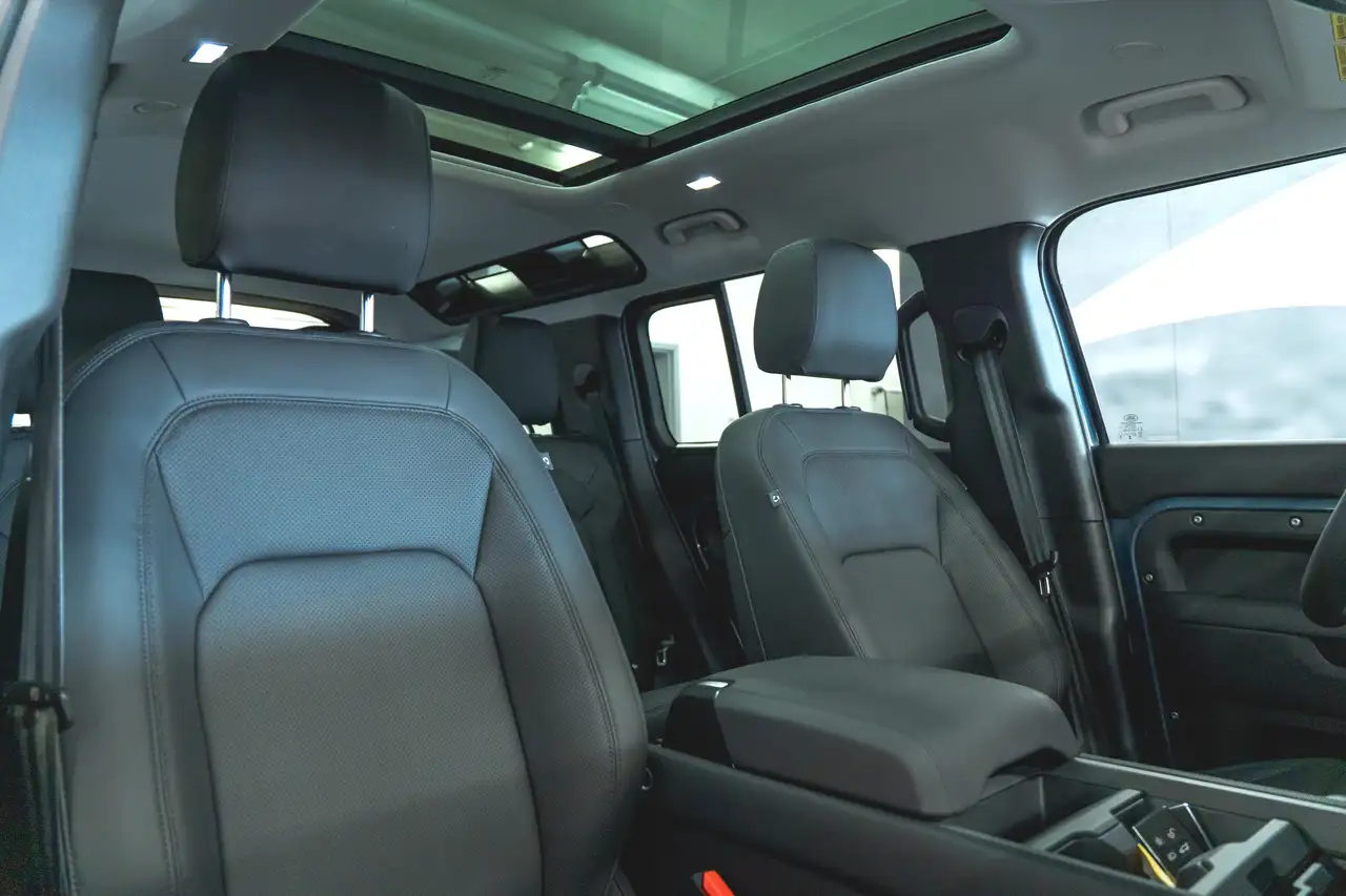 Land Rover Defender photo Land Rover Defender