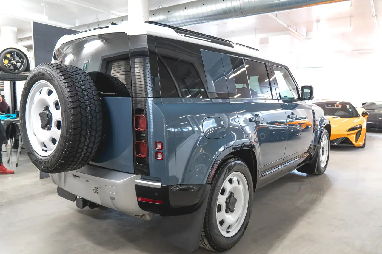 Land Rover Defender photo Land Rover Defender