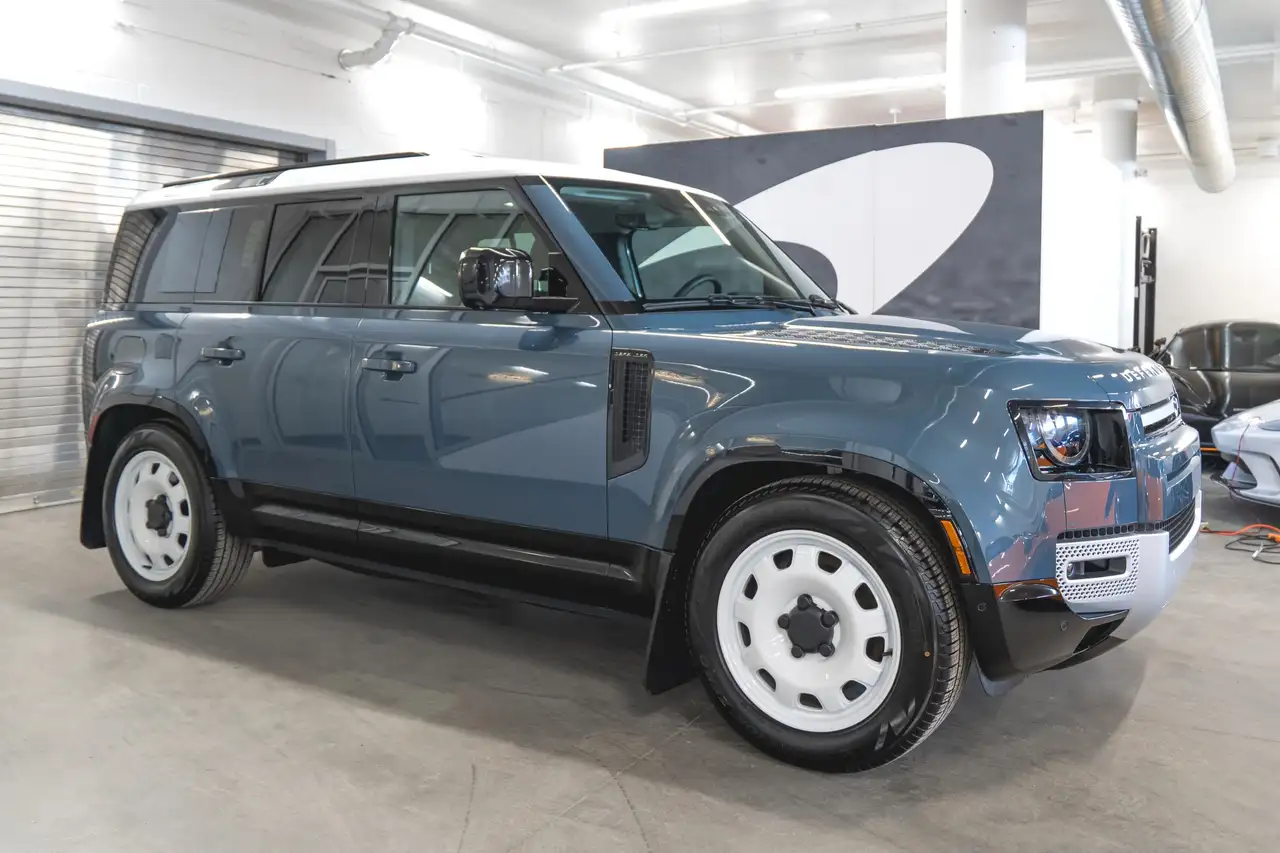 Land Rover Defender photo Land Rover Defender