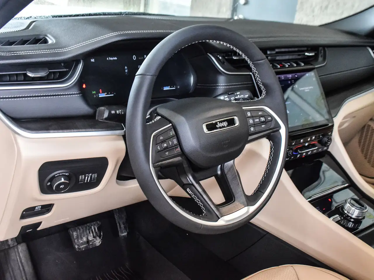 Jeep Grand Cherokee photo Jeep Grand Cherokee
