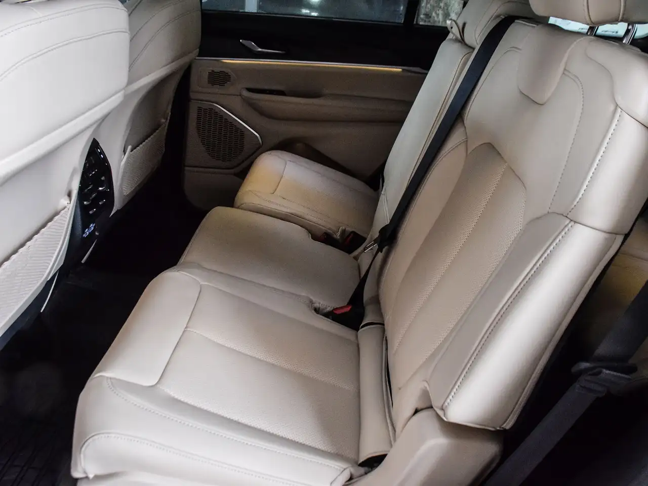 Jeep Grand Cherokee photo Jeep Grand Cherokee