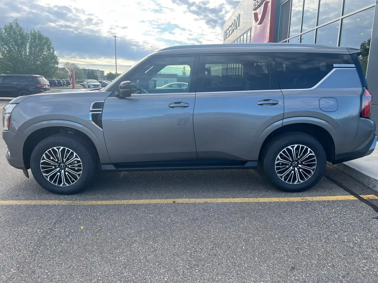 Nissan Armada снимка Nissan Armada