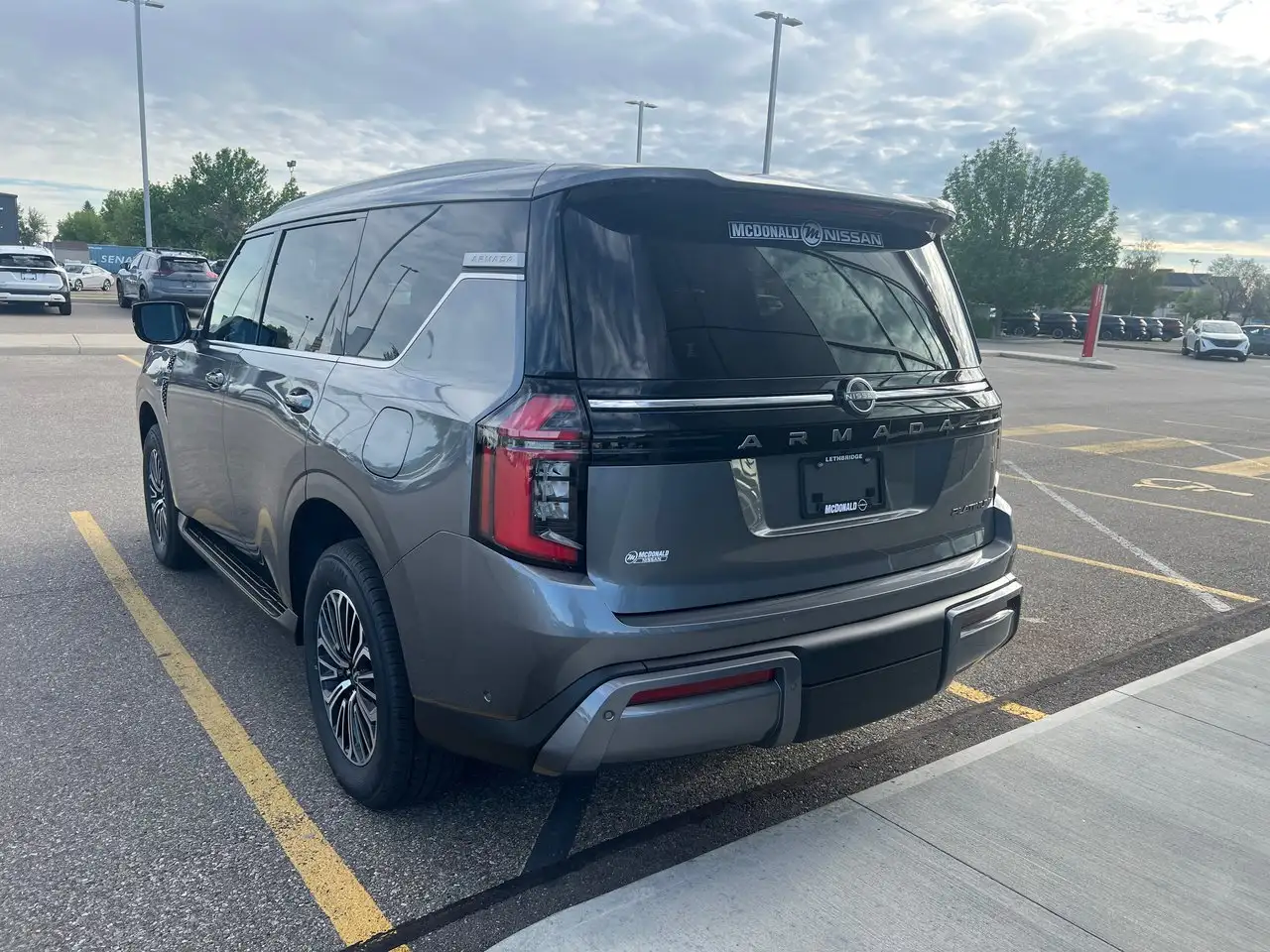 Nissan Armada снимка Nissan Armada