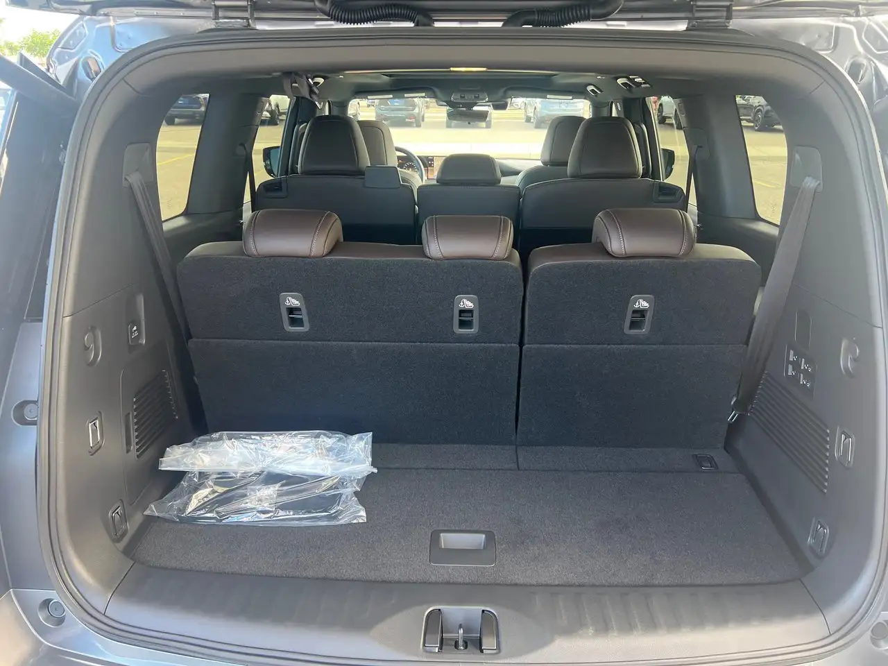 Nissan Armada снимка Nissan Armada