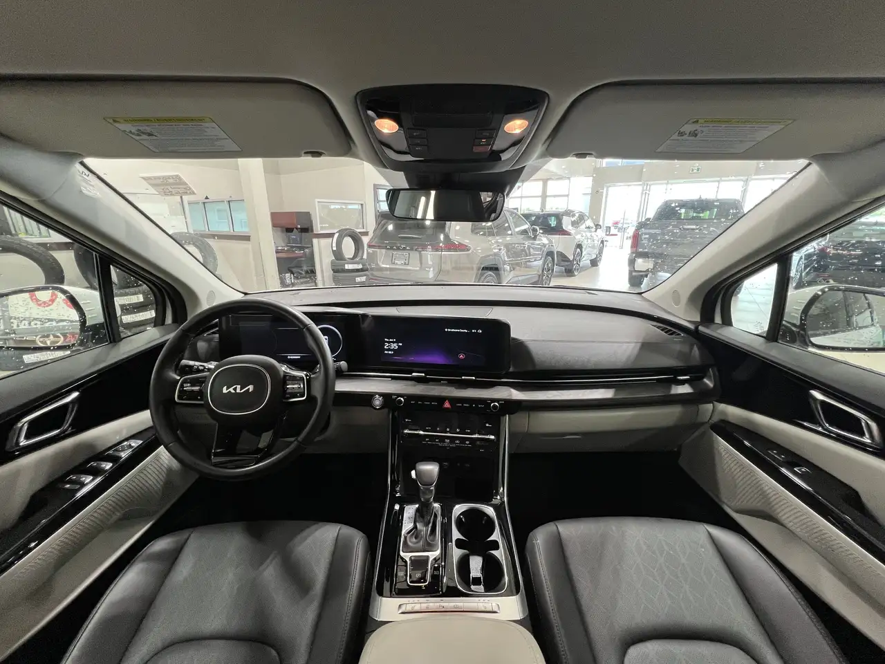 Kia Carnival photo Kia Carnival