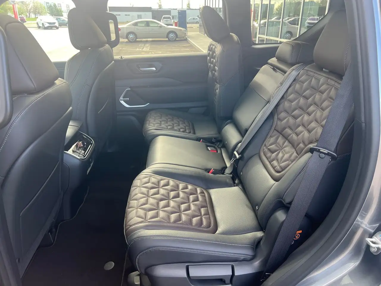 Nissan Armada снимка Nissan Armada