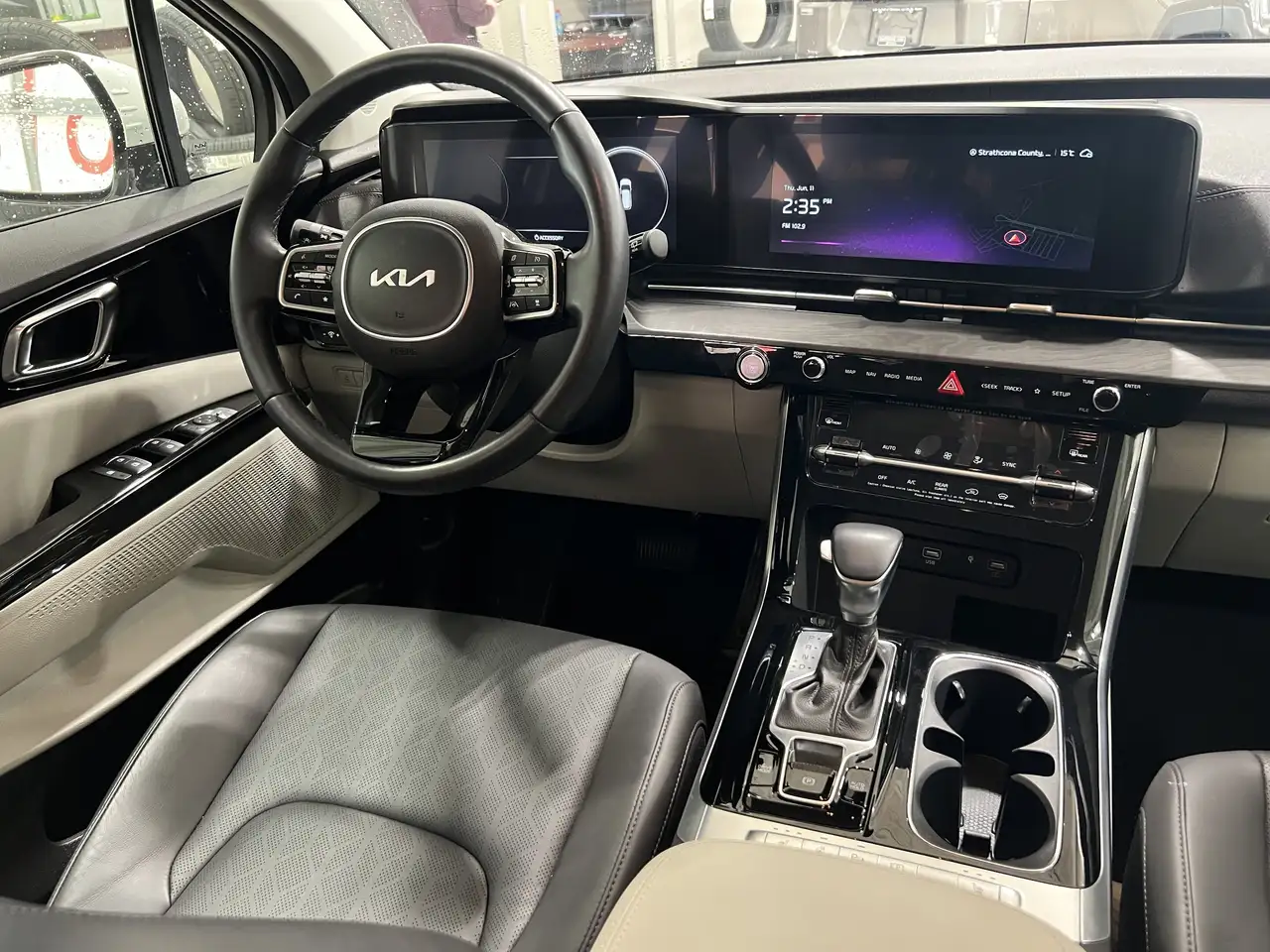 Kia Carnival photo Kia Carnival