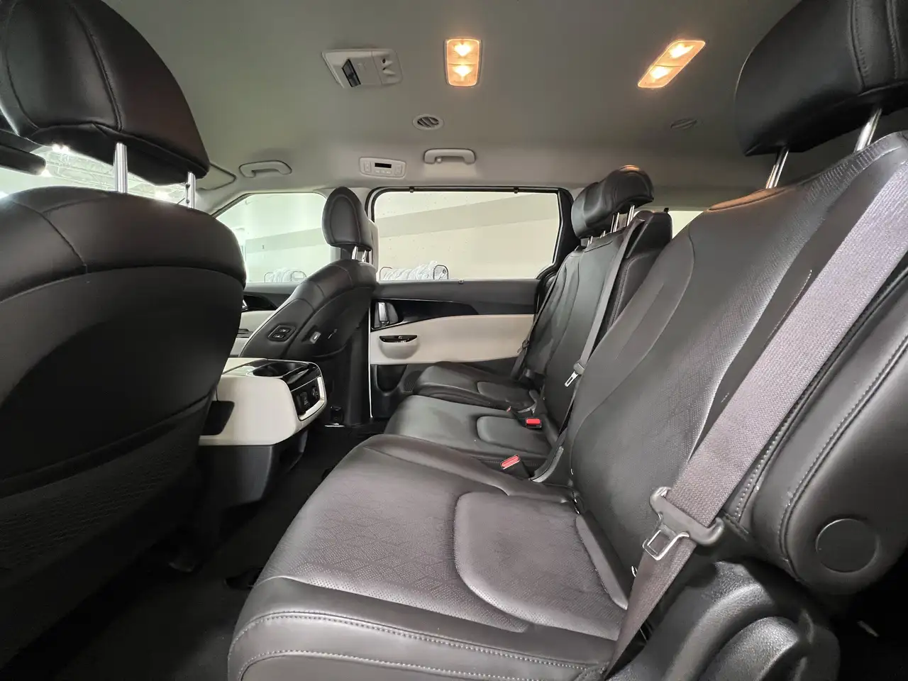 Kia Carnival photo Kia Carnival