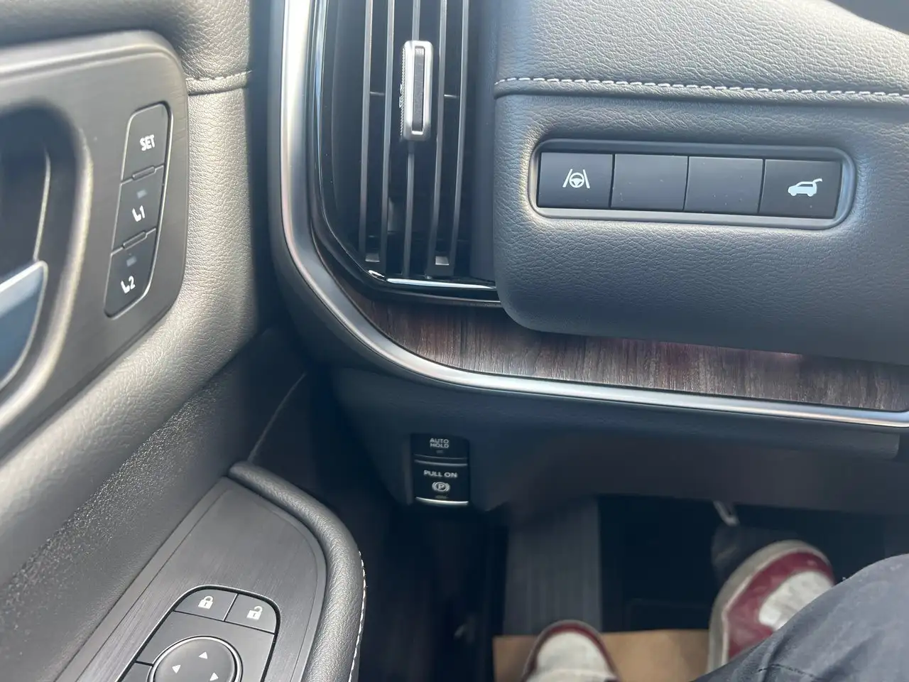 Nissan Armada снимка Nissan Armada
