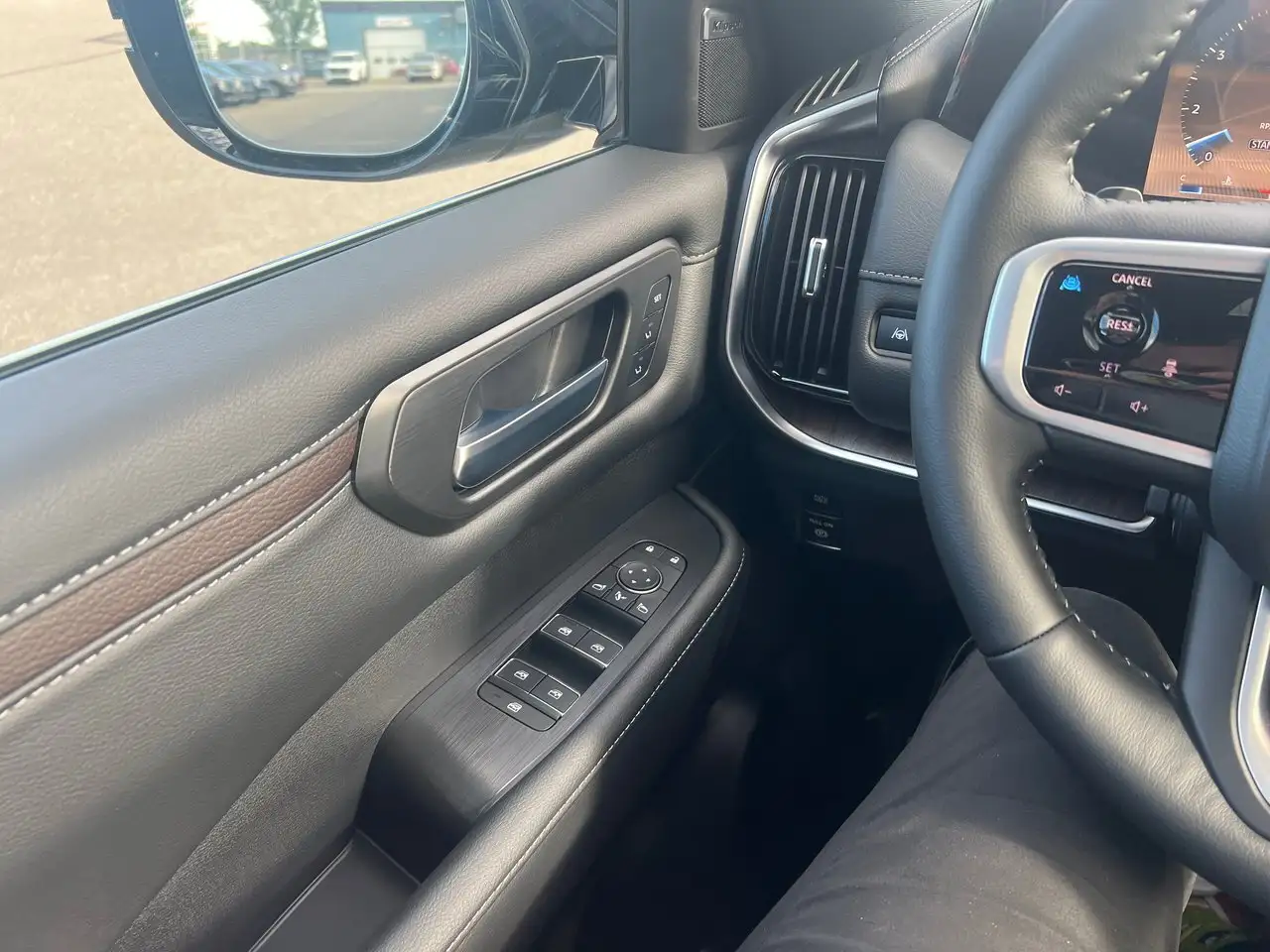 Nissan Armada снимка Nissan Armada