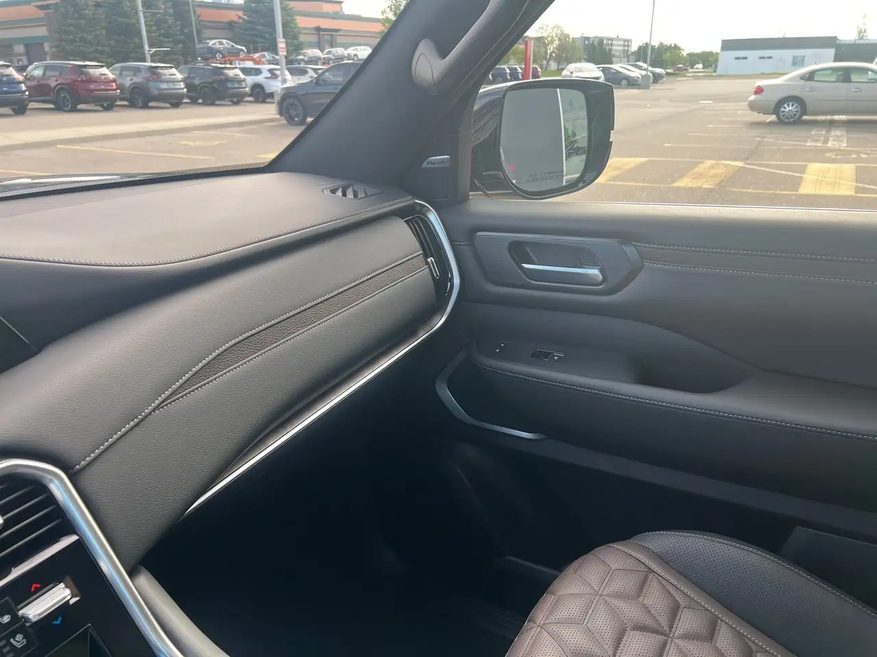 Nissan Armada снимка Nissan Armada