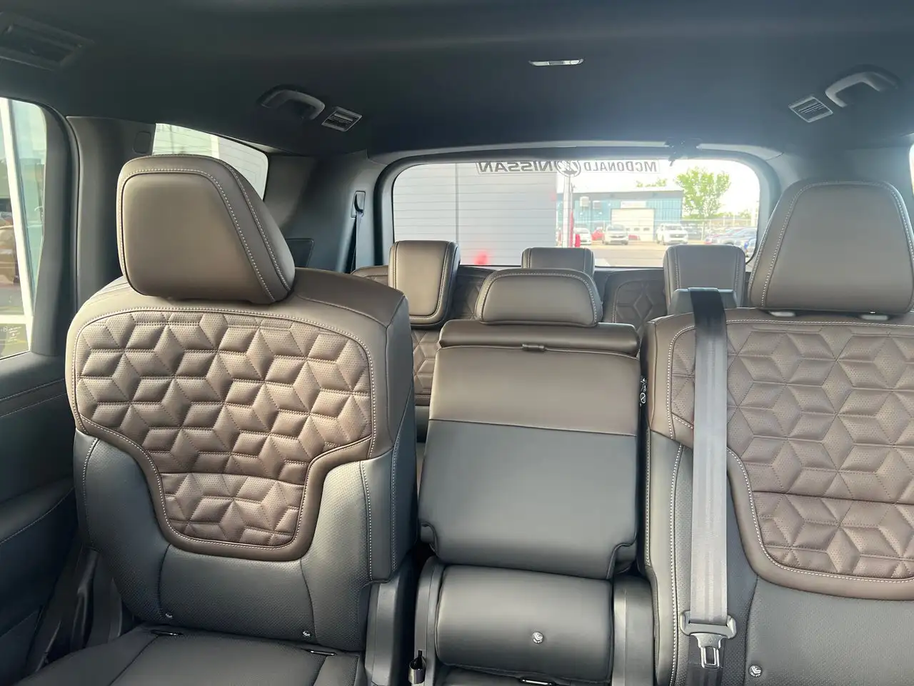 Nissan Armada снимка Nissan Armada