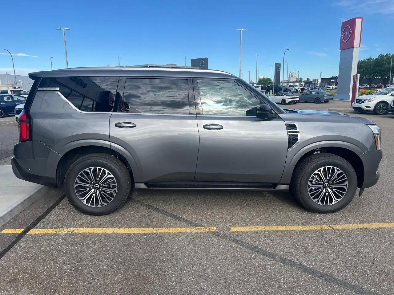 Nissan Armada снимка Nissan Armada