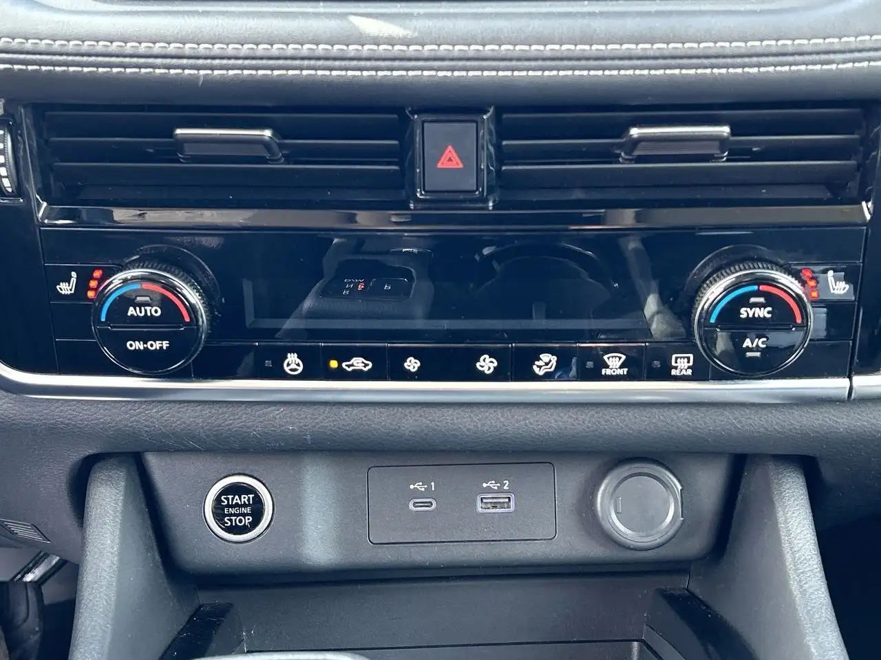 Nissan Rogue снимка Nissan Rogue