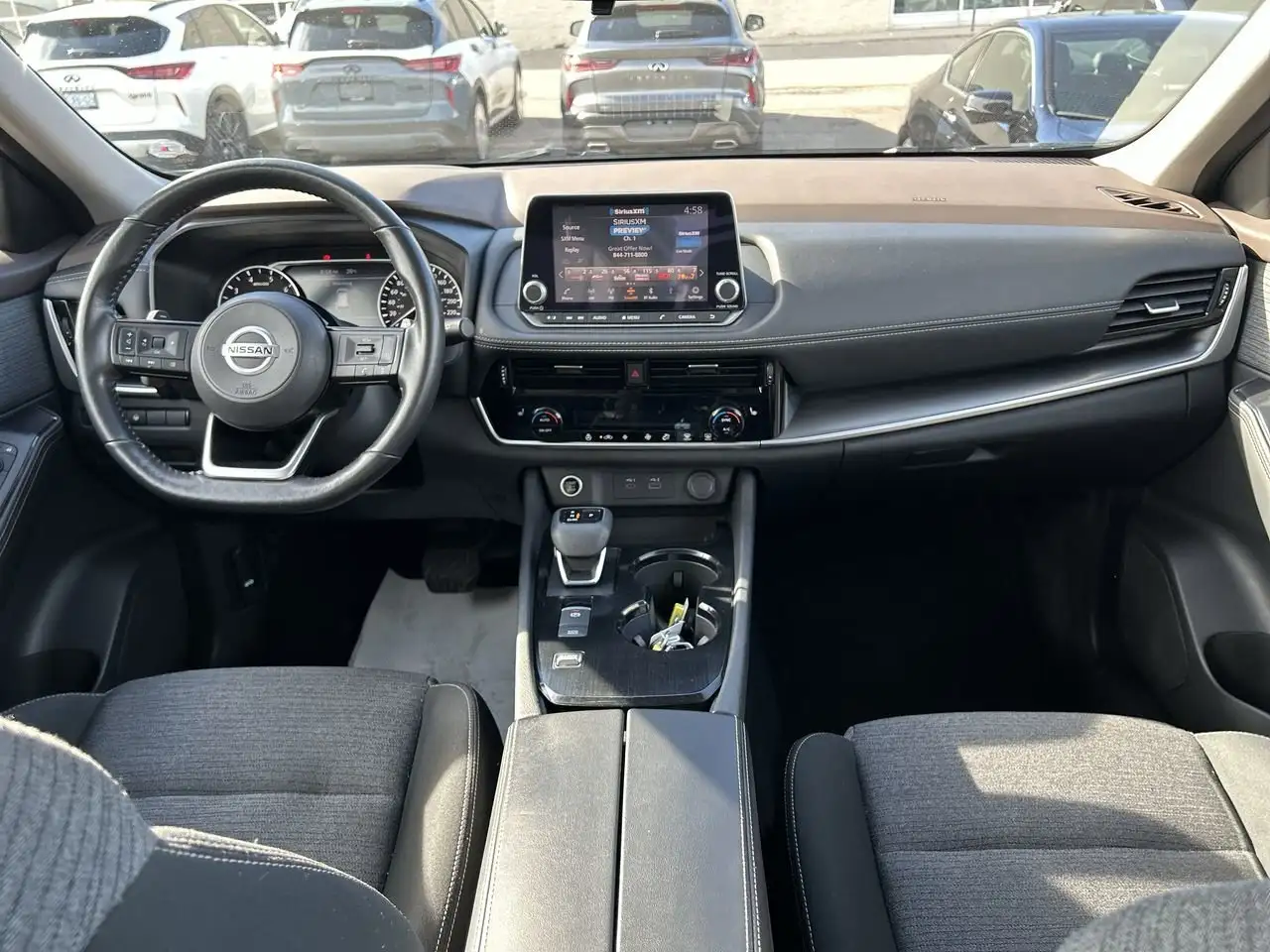 Nissan Rogue снимка Nissan Rogue