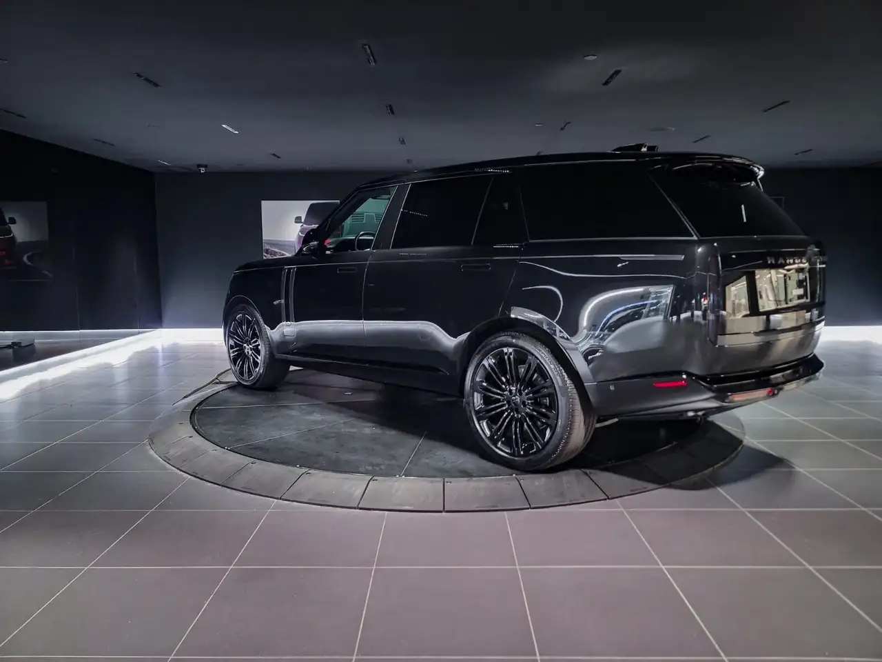 Land Rover Range Rover photo Land Rover Range Rover
